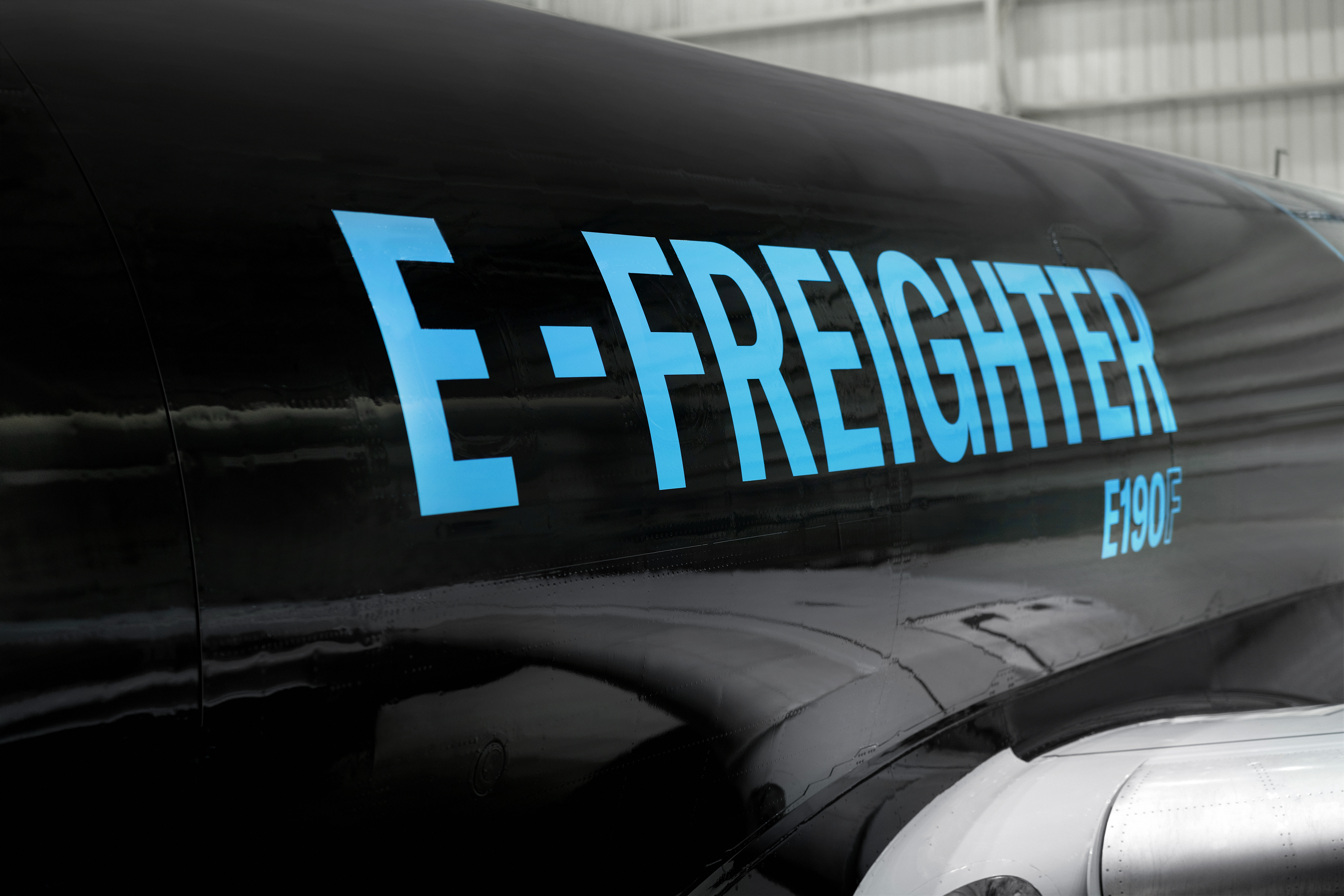 E-Freighter_E190F_03.jpg (1)